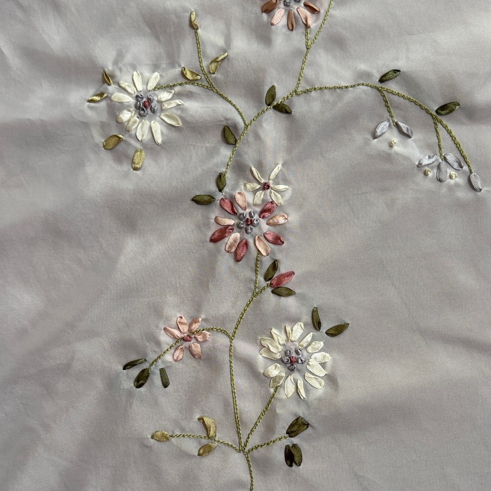 Elegant Floral Embroidered Shower Curtain - Picture 2 of 5